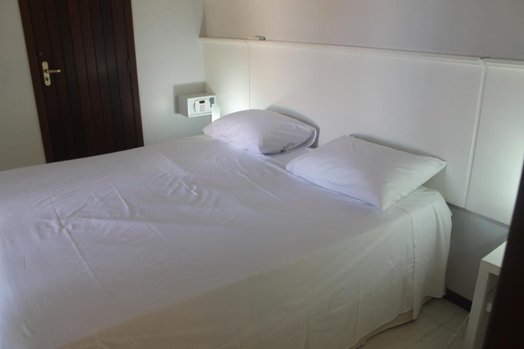 Quarto Triplo com Banheiro Privativo